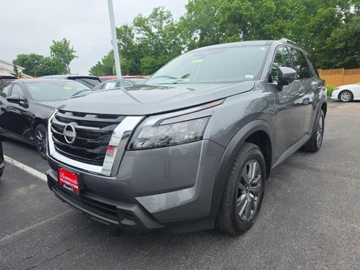 Gun Metallic 2025 Nissan Pathfinder SV