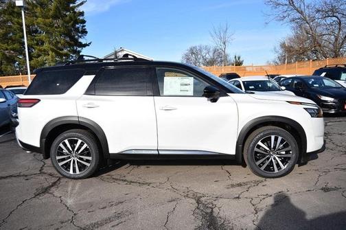 2025 Nissan Pathfinder Platinum
