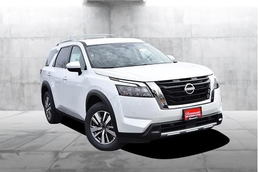 2025 Nissan Pathfinder SL