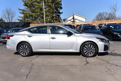 2025 Nissan Altima SV