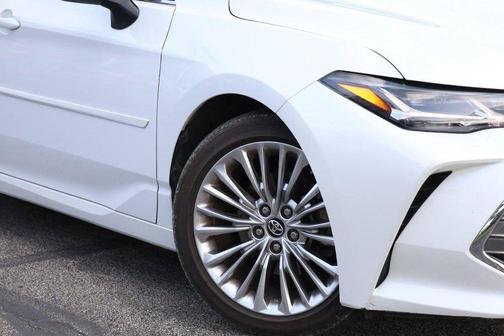 Pearl 2019 Toyota Avalon Limited