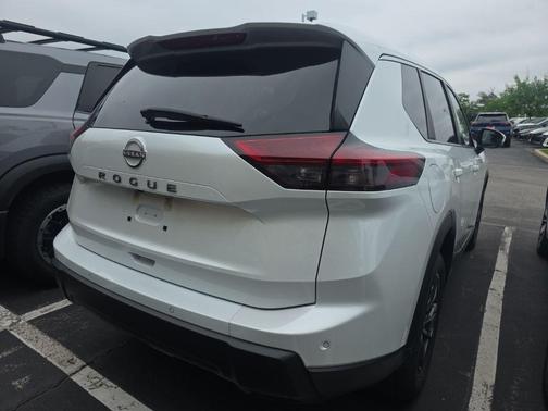 Everest White P 2025 Nissan Rogue SV