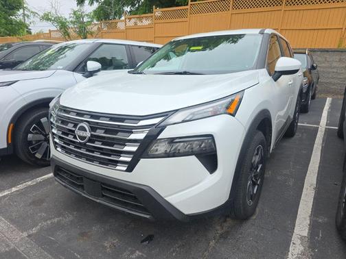 Everest White P 2025 Nissan Rogue SV
