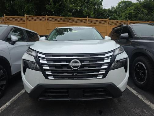 Everest White P 2025 Nissan Rogue SV