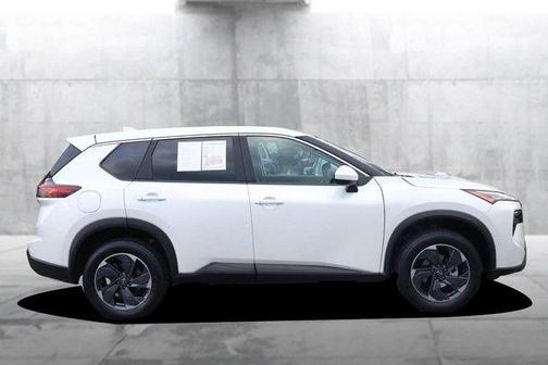 Everest White P 2025 Nissan Rogue SV