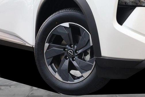 Everest White P 2025 Nissan Rogue SV