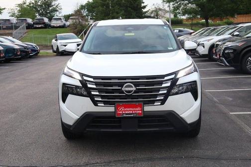 Everest White P 2025 Nissan Rogue SV