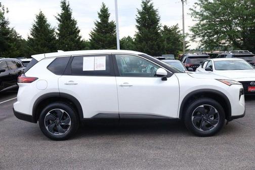 Everest White P 2025 Nissan Rogue SV