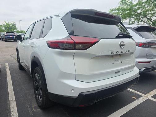 Everest White P 2025 Nissan Rogue SV