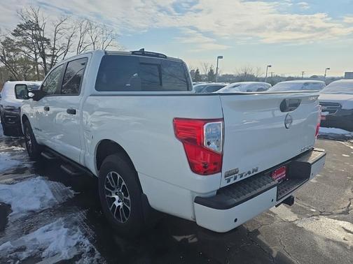 2024 Nissan Titan SV