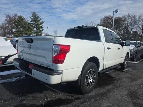 2024 Nissan Titan SV