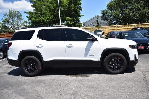 2022 GMC Acadia AT4