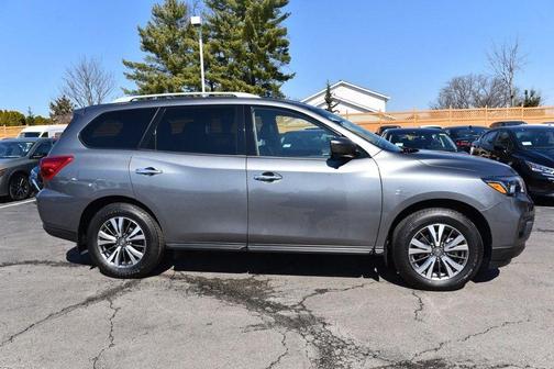 2020 Nissan Pathfinder SL