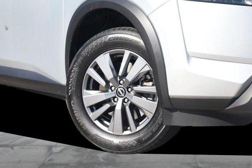Brilliant Silver Metallic 2025 Nissan Pathfinder SV