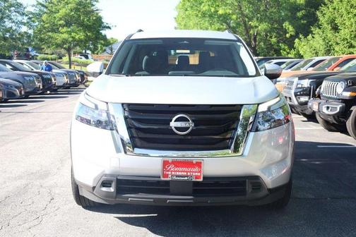 Brilliant Silver Metallic 2025 Nissan Pathfinder SV