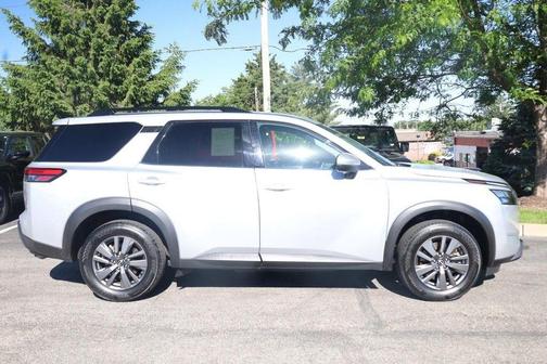 Brilliant Silver Metallic 2025 Nissan Pathfinder SV