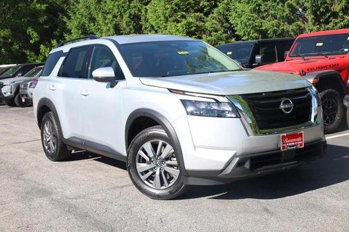 Brilliant Silver Metallic 2025 Nissan Pathfinder SV