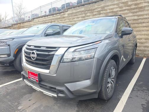 2023 Nissan Pathfinder SL