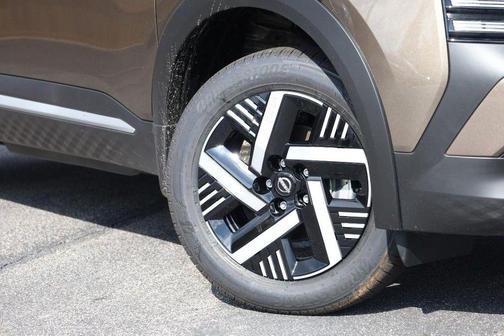 Bronze 2026 Nissan Kicks SV