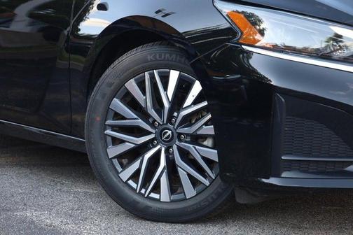 Super Black 2025 Nissan Altima SV