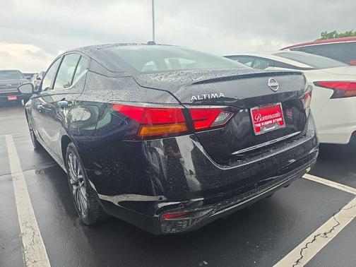 Super Black 2025 Nissan Altima SV