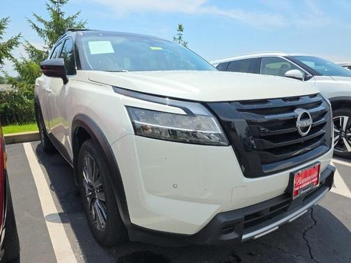 2024 Nissan Pathfinder SL