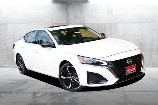 Pearl White 2025 Nissan Altima SR