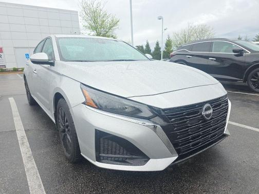 Brilliant Silver Metallic 2025 Nissan Altima SV