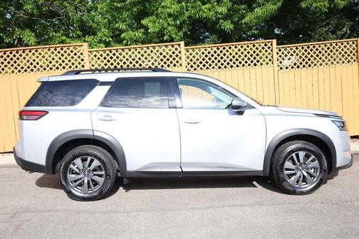 Brilliant Silver Metallic 2025 Nissan Pathfinder SV