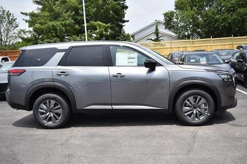 2025 Nissan Pathfinder S