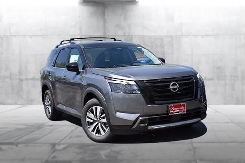 2025 Nissan Pathfinder SL