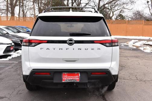 2025 Nissan Pathfinder SV