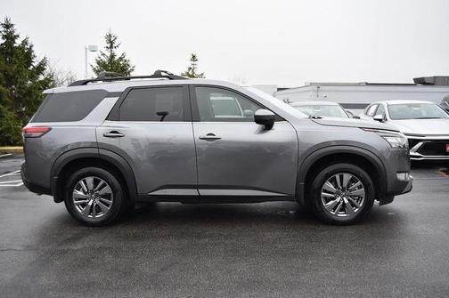 2024 Nissan Pathfinder SV