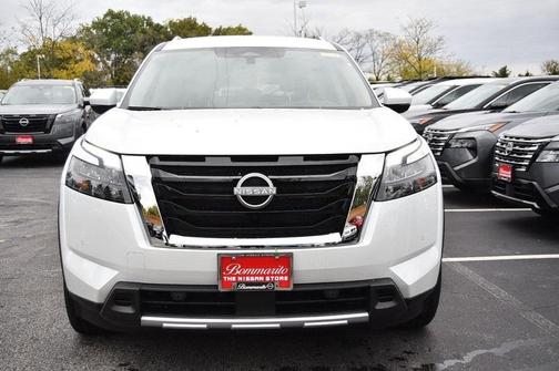 2025 Nissan Pathfinder SL