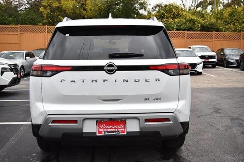 2025 Nissan Pathfinder SL