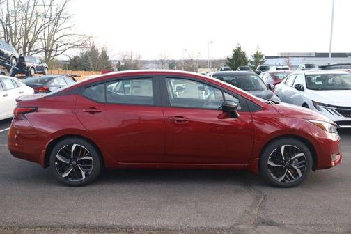 2025 Nissan Versa 1.6 SR