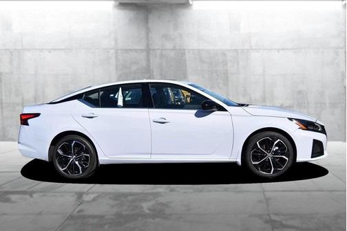 2025 Nissan Altima SR