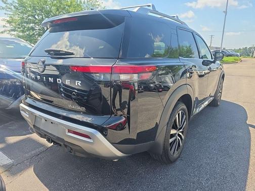 Super Black 2025 Nissan Pathfinder Platinum