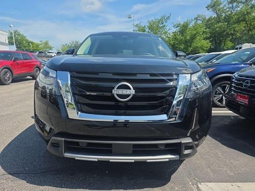 Super Black 2025 Nissan Pathfinder Platinum