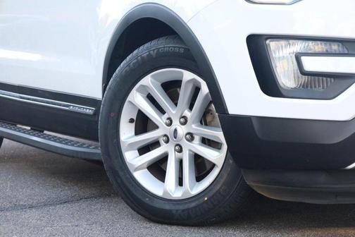 Oxford White 2016 Ford Explorer XLT