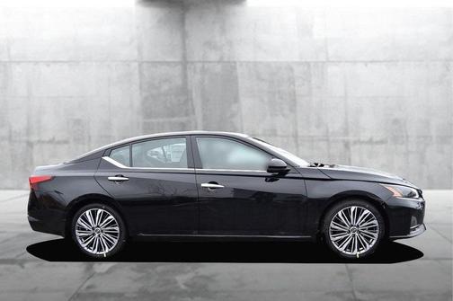 2025 Nissan Altima SL