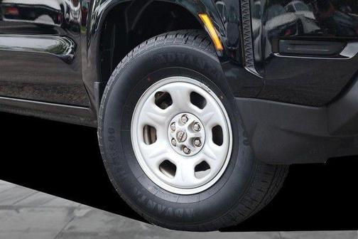 Black 2022 Nissan Frontier S