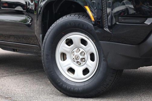 Black 2022 Nissan Frontier S