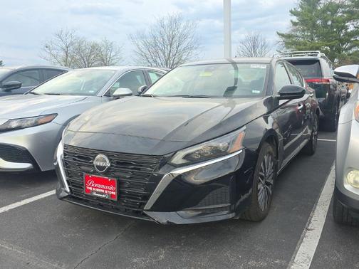 Super Black 2024 Nissan Altima 2.5 SV