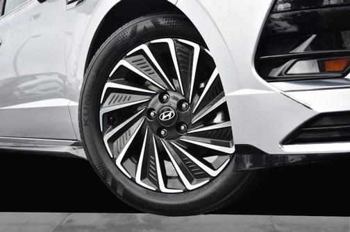 2024 Hyundai SONATA Hybrid SEL