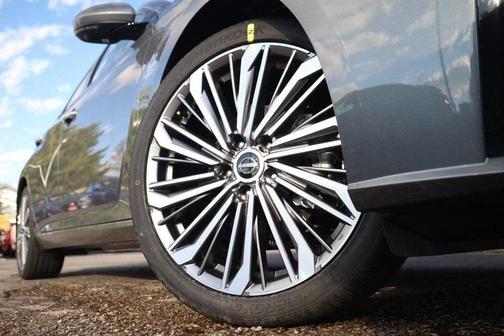 2025 Nissan Altima SL