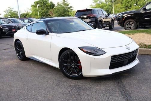 Pearl White Tricoat / Super Black 2025 Nissan Z Performance