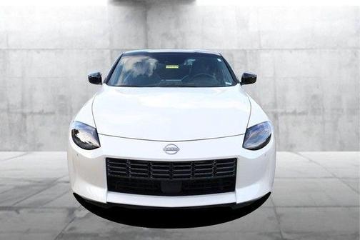 Pearl White Tricoat / Super Black 2025 Nissan Z Performance