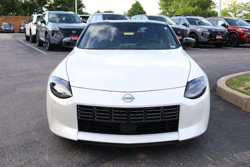 Pearl White Tricoat / Super Black 2025 Nissan Z Performance