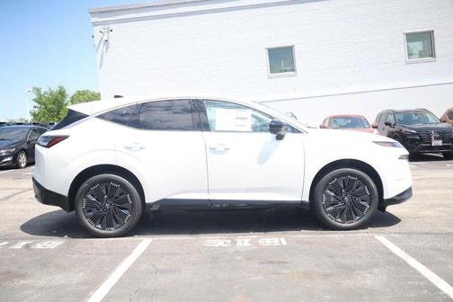 White Pearl 2026 Nissan Murano Platinum